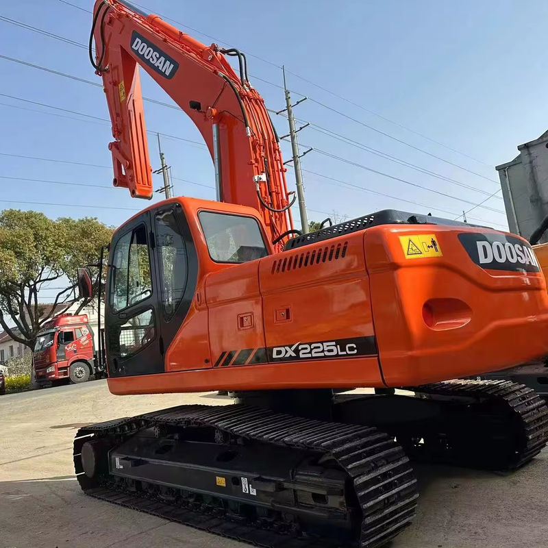 Originalfarbe und Zustand Gebrauchtbagger Doosan DX225LC zum Verkauf