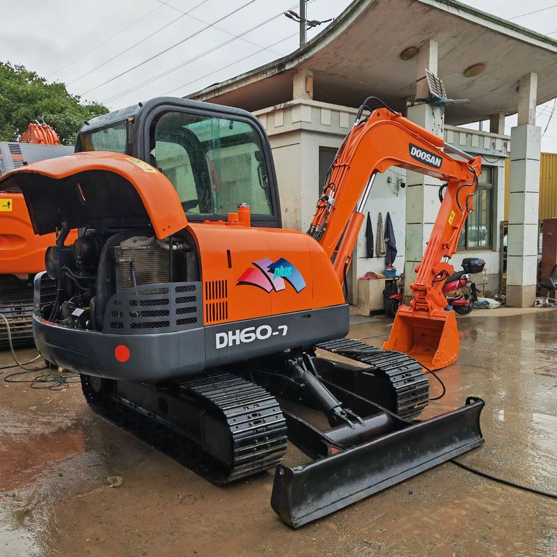 Gebrauchtes Doosan Dh60-Krawlerbagger