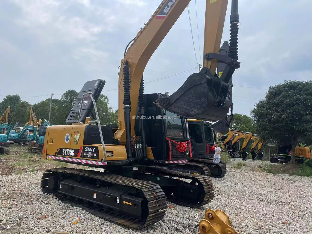 GEBRUCHTE 13 TONNEN EXKAVATOR SANY 135 CHINA MAID EXKAVATOR SANY ORIGINAL SANY 135 mit einem günstigen Preis