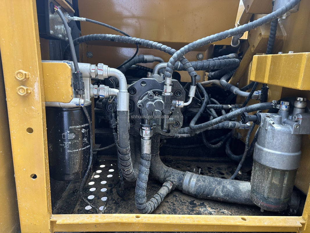 GEBRUCHTE 13 TONNEN EXKAVATOR SANY 135 CHINA MAID EXKAVATOR SANY ORIGINAL SANY 135 mit einem günstigen Preis