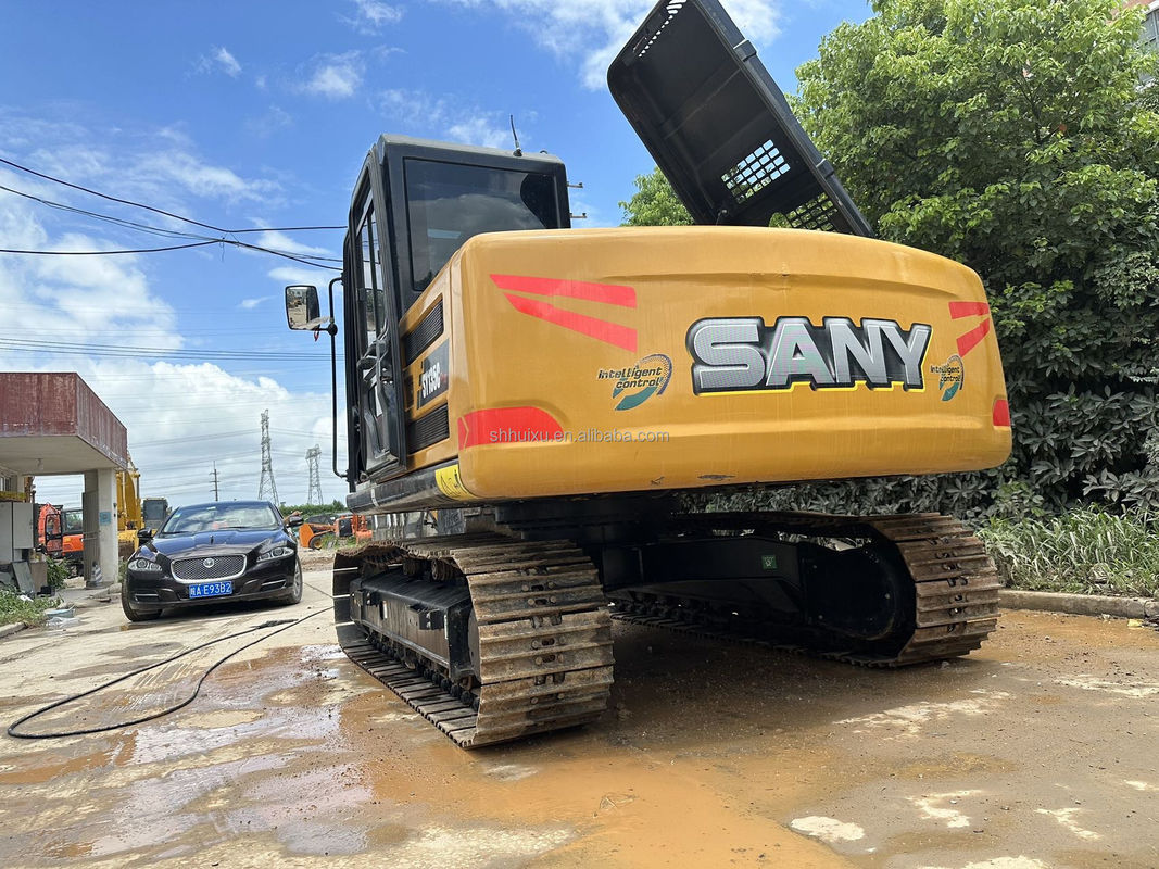 GEBRUCHTE 13 TONNEN EXKAVATOR SANY 135 CHINA MAID EXKAVATOR SANY ORIGINAL SANY 135 mit einem günstigen Preis
